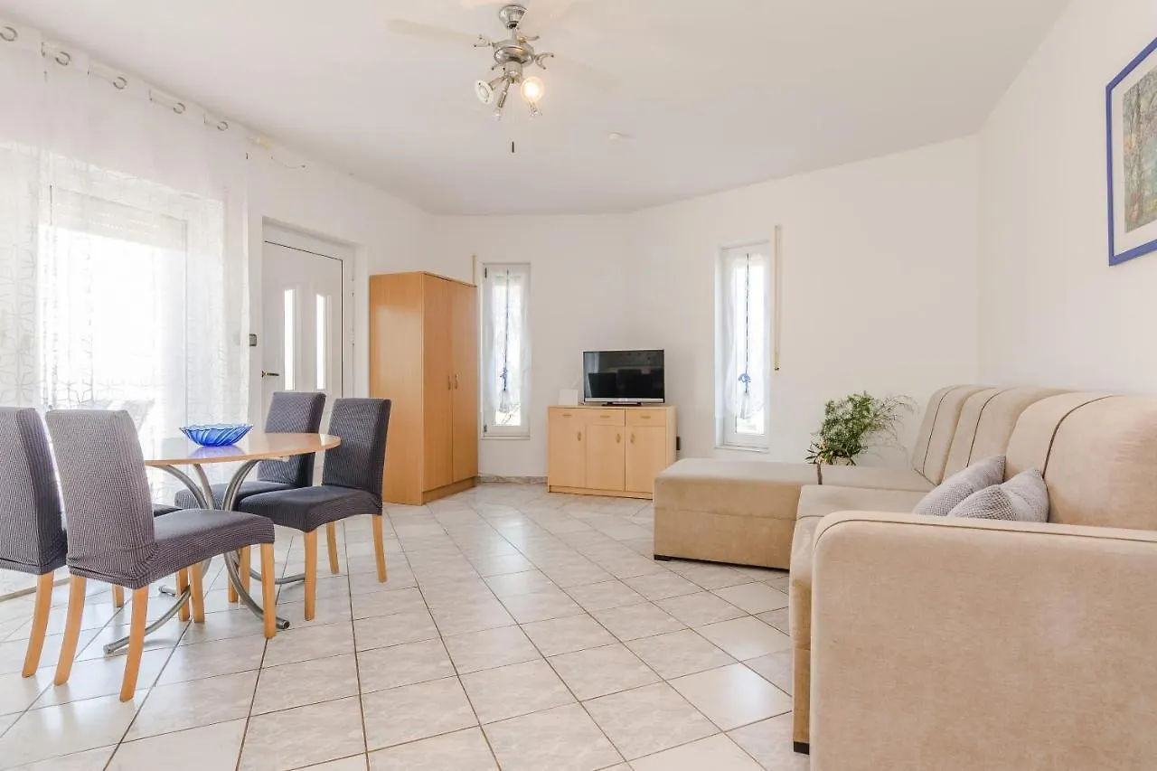 Apartments By The Sea Vir - 21812